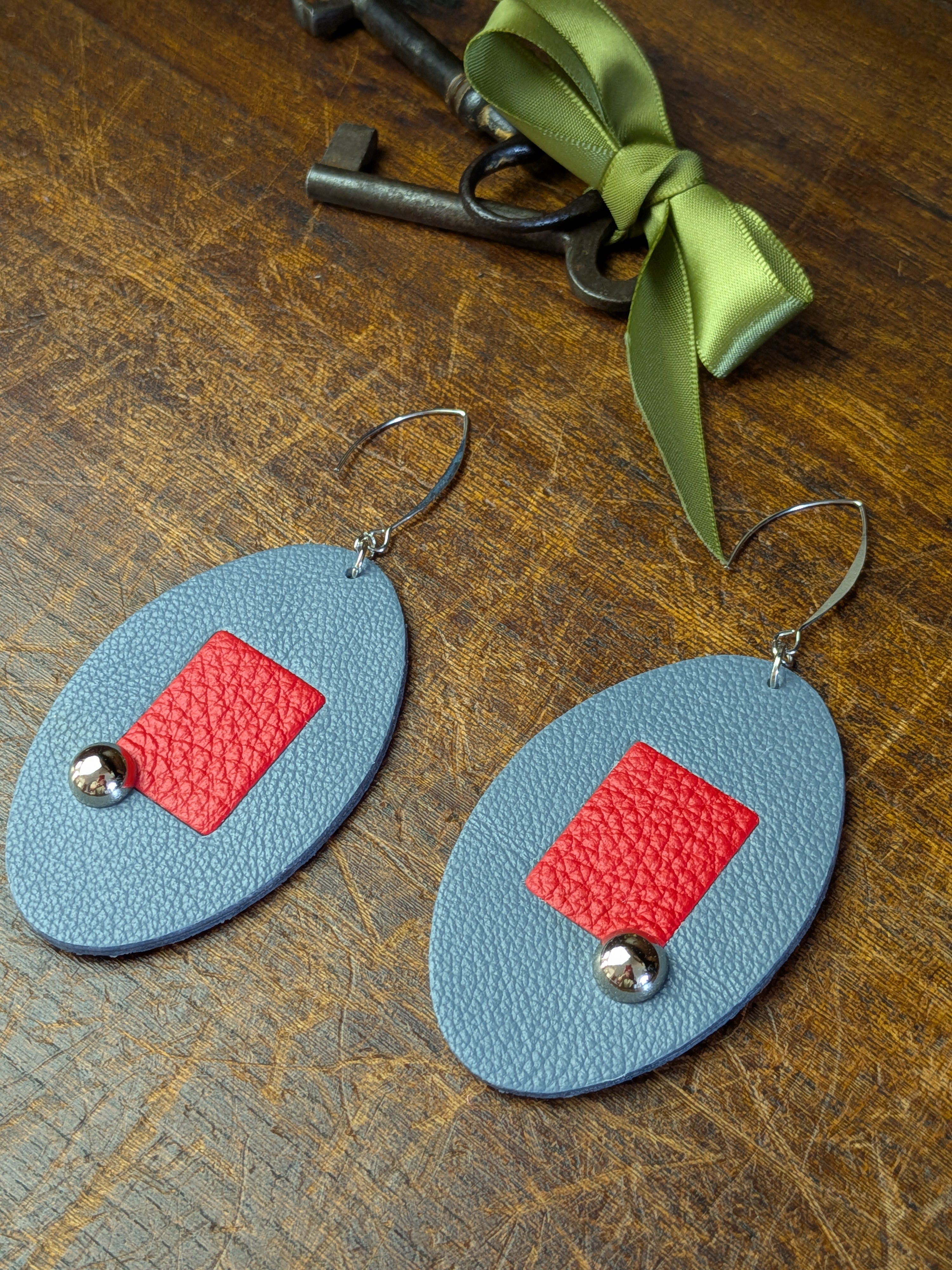 Slate Blue & Scarlet Oval Geometric Earrings