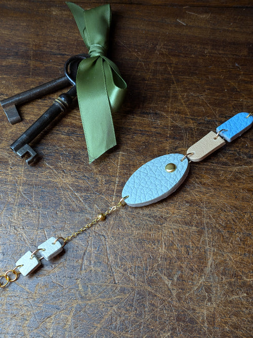 4-in-1 Transformable Leather Bracelet & Pendant – Pearl, Sand & Grey