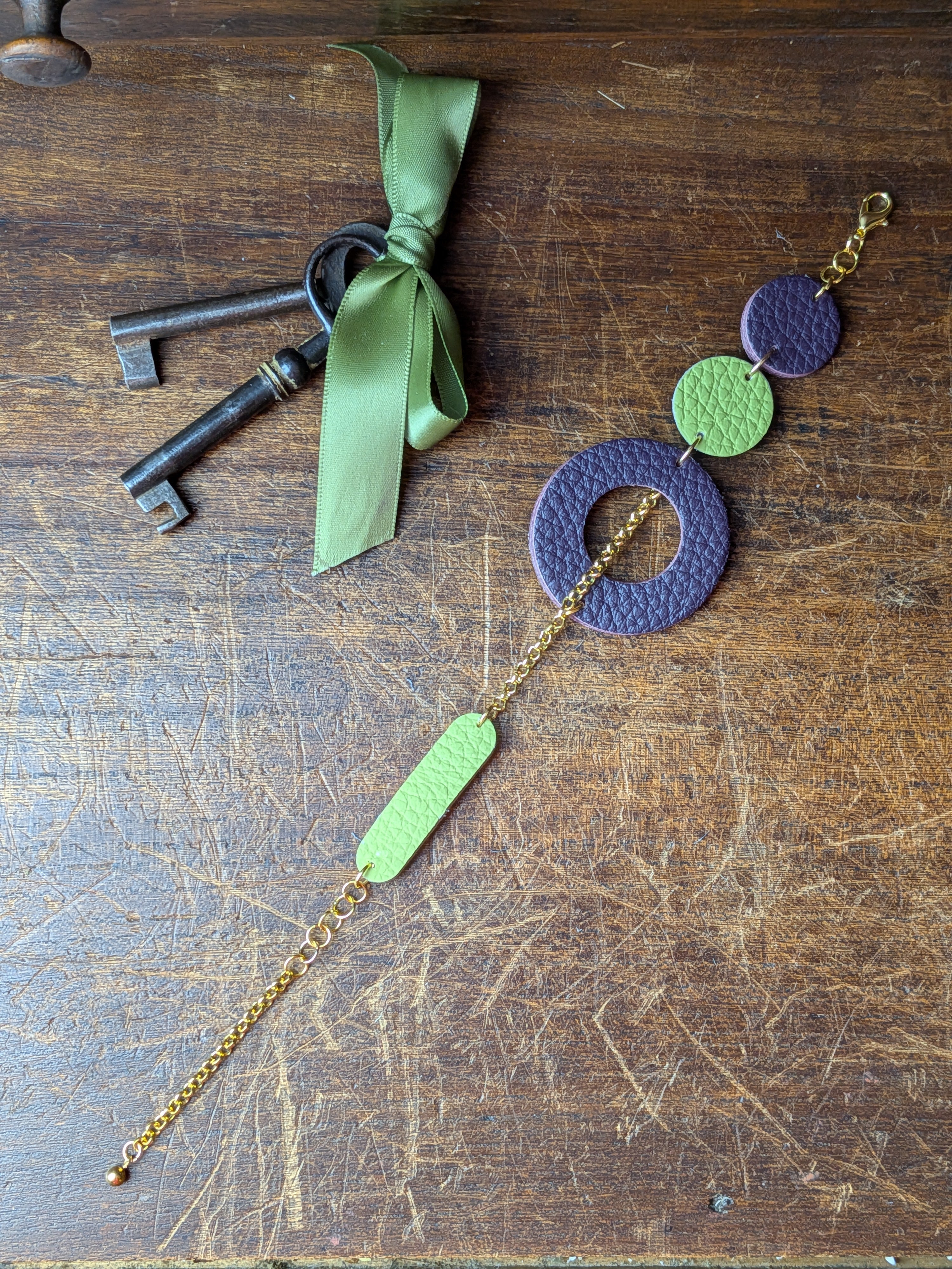 4-in-1 Transformable Leather Bracelet & Pendant – Lime & Aubergine