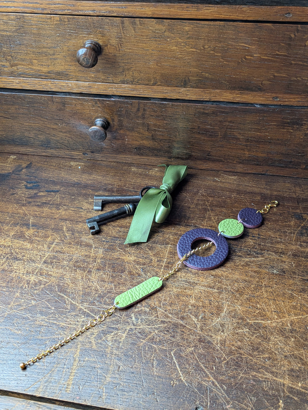 4-in-1 Transformable Leather Bracelet & Pendant – Lime & Aubergine