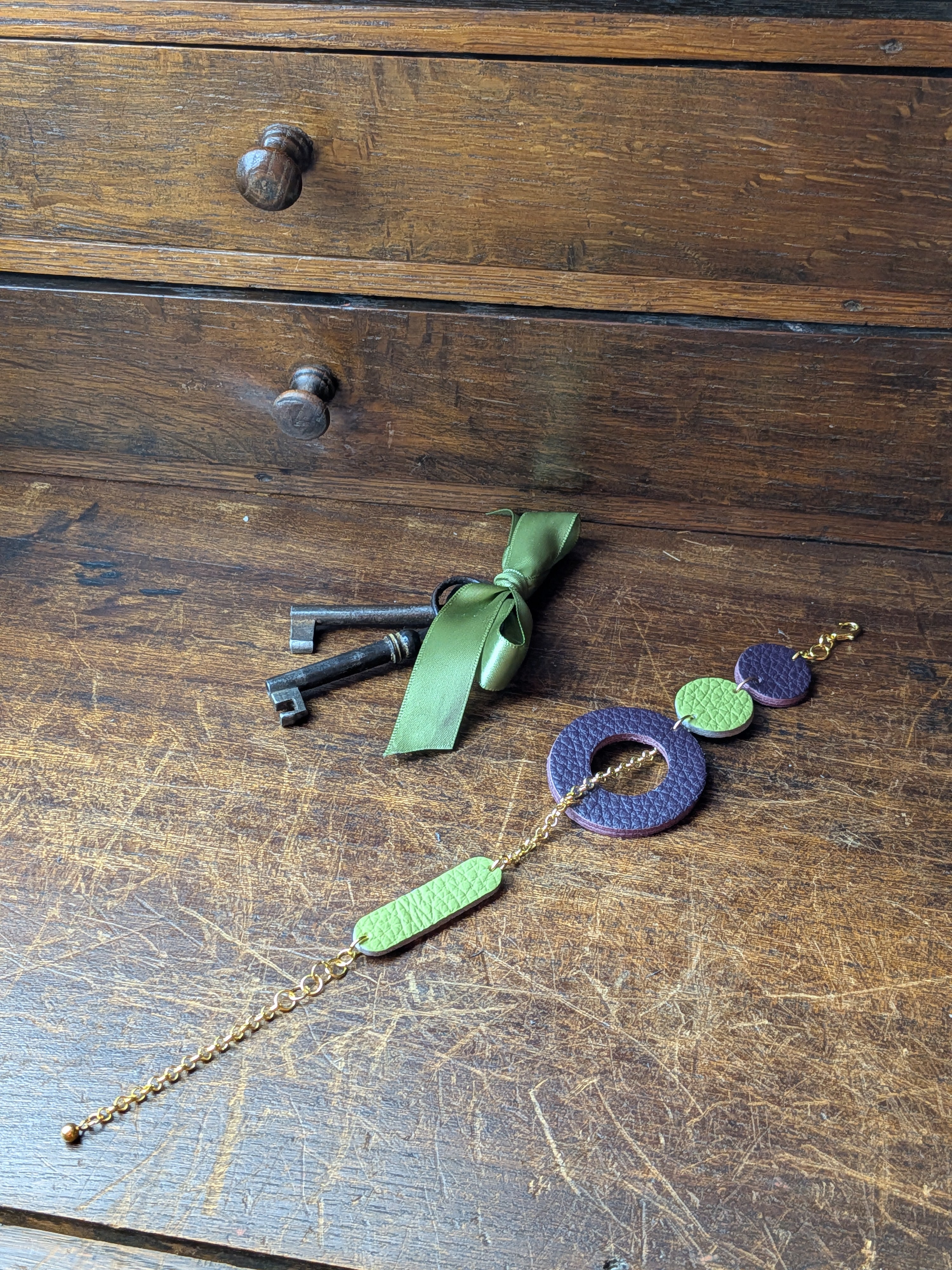 4-in-1 Transformable Leather Bracelet & Pendant – Lime & Aubergine