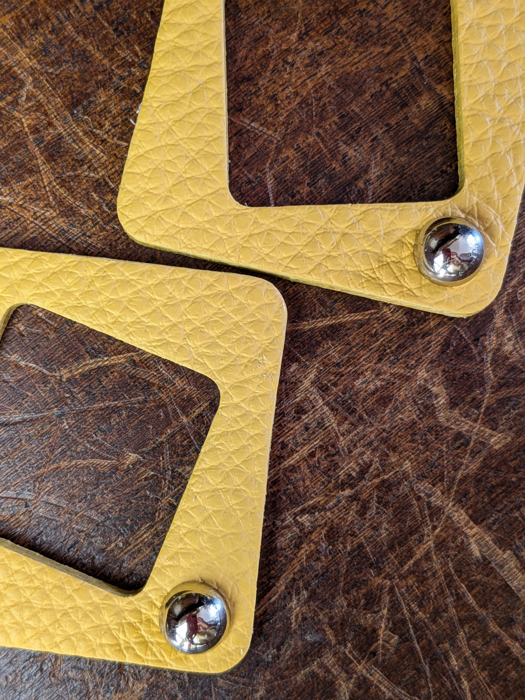 Solar Hollow Rhombus Earrings