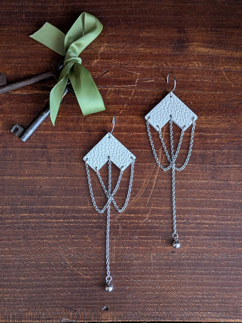 Ivory Arrowhead Kinetic Chain Earrings