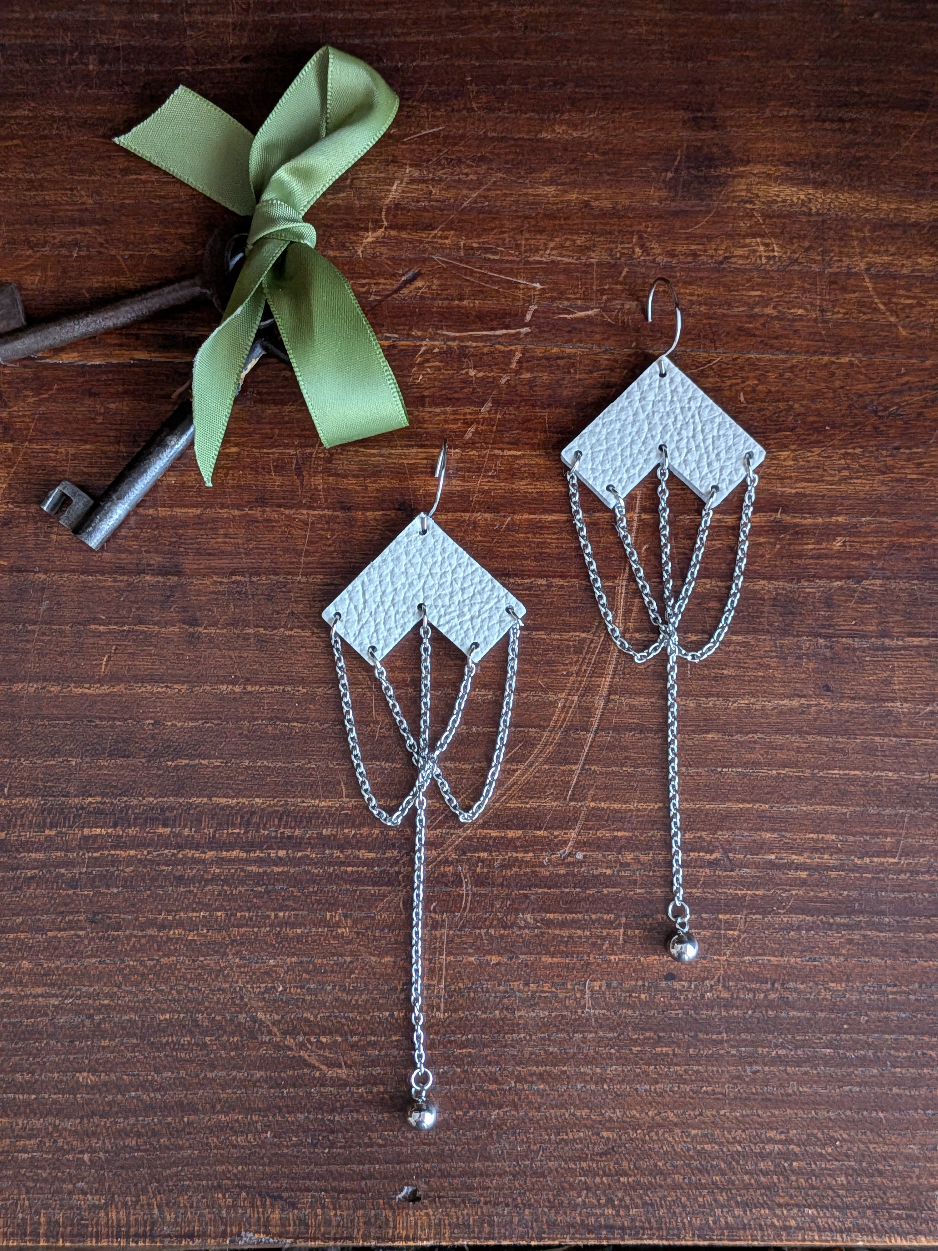 Ivory Arrowhead Kinetic Chain Earrings