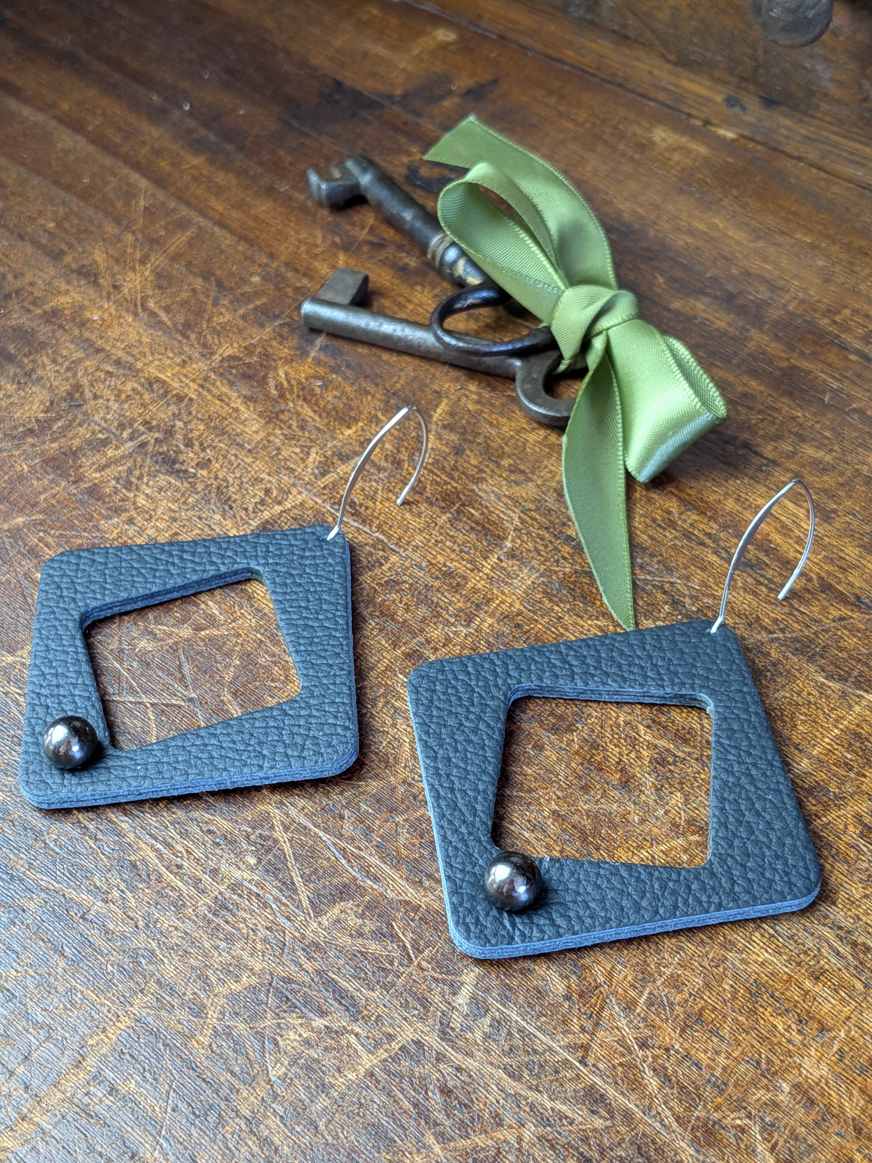 Graphite Hollow Rhombus Earrings