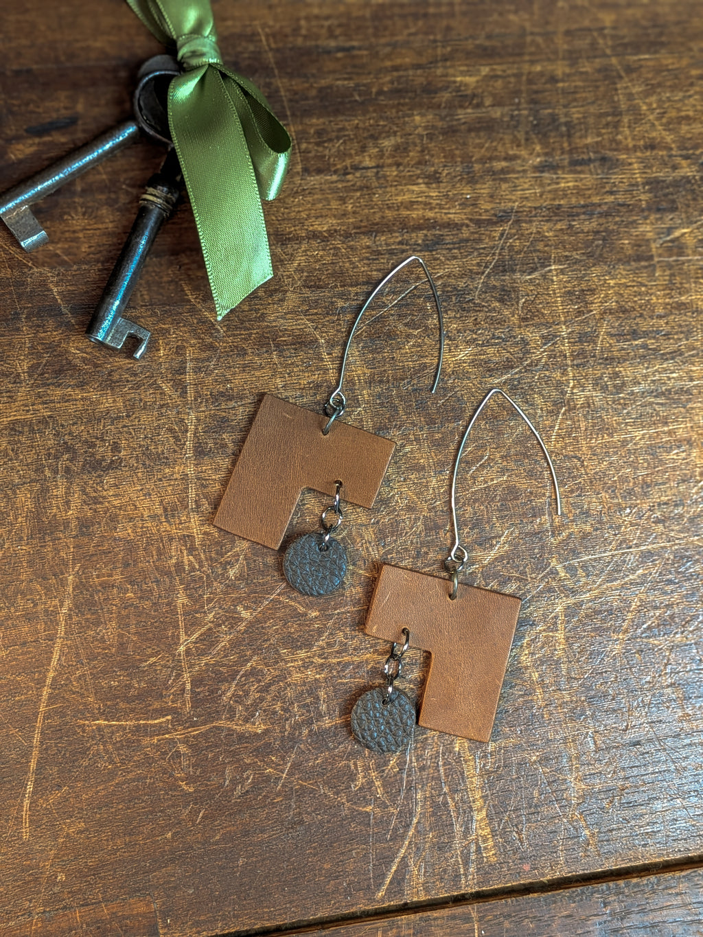 The Archer Verse | Cognac & Dark Chocolate Leather Hooks