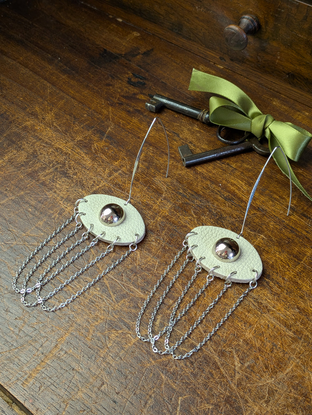 Ivory Mystic Eye Kinetic Earrings