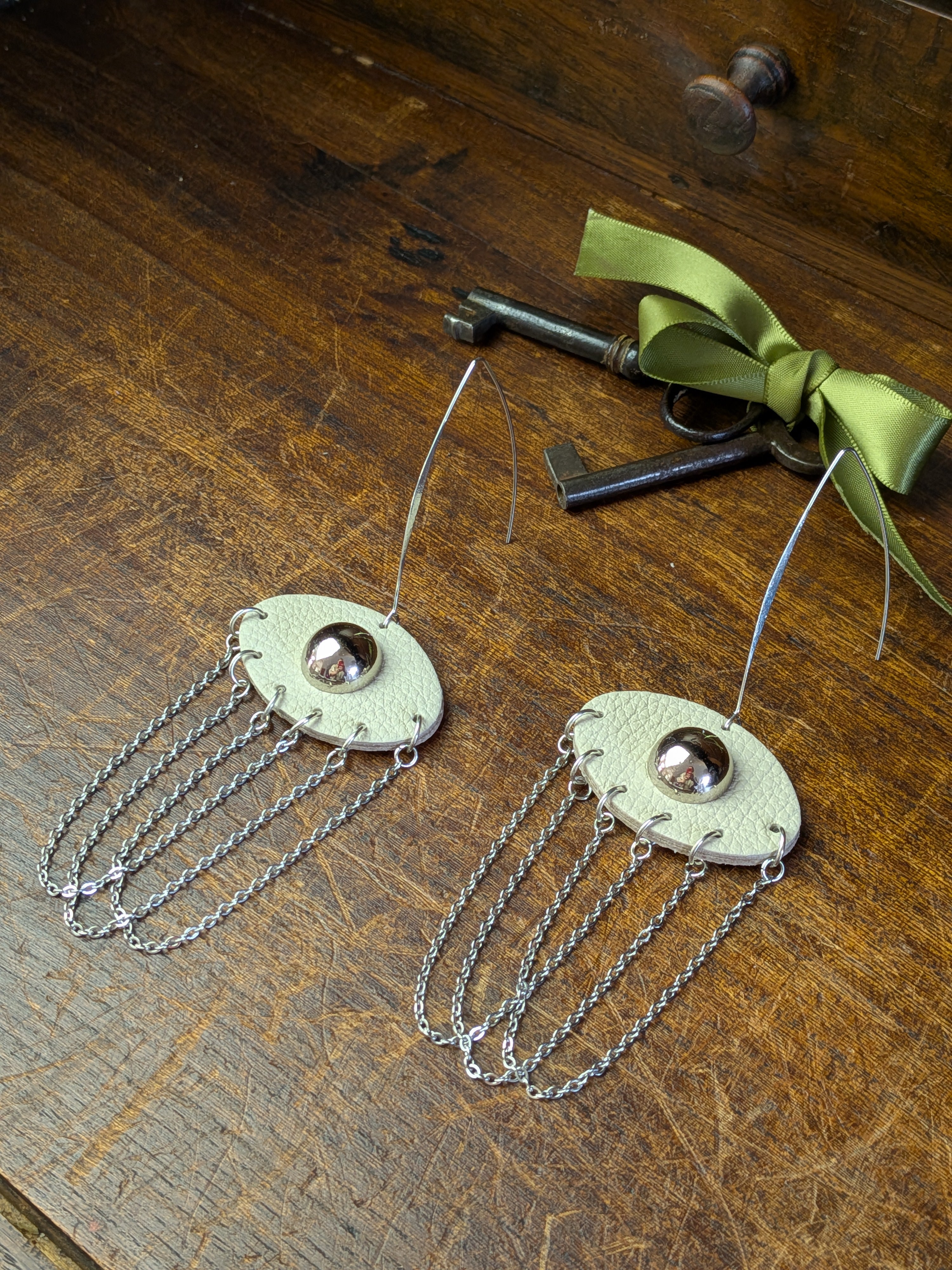 Ivory Mystic Eye Kinetic Earrings