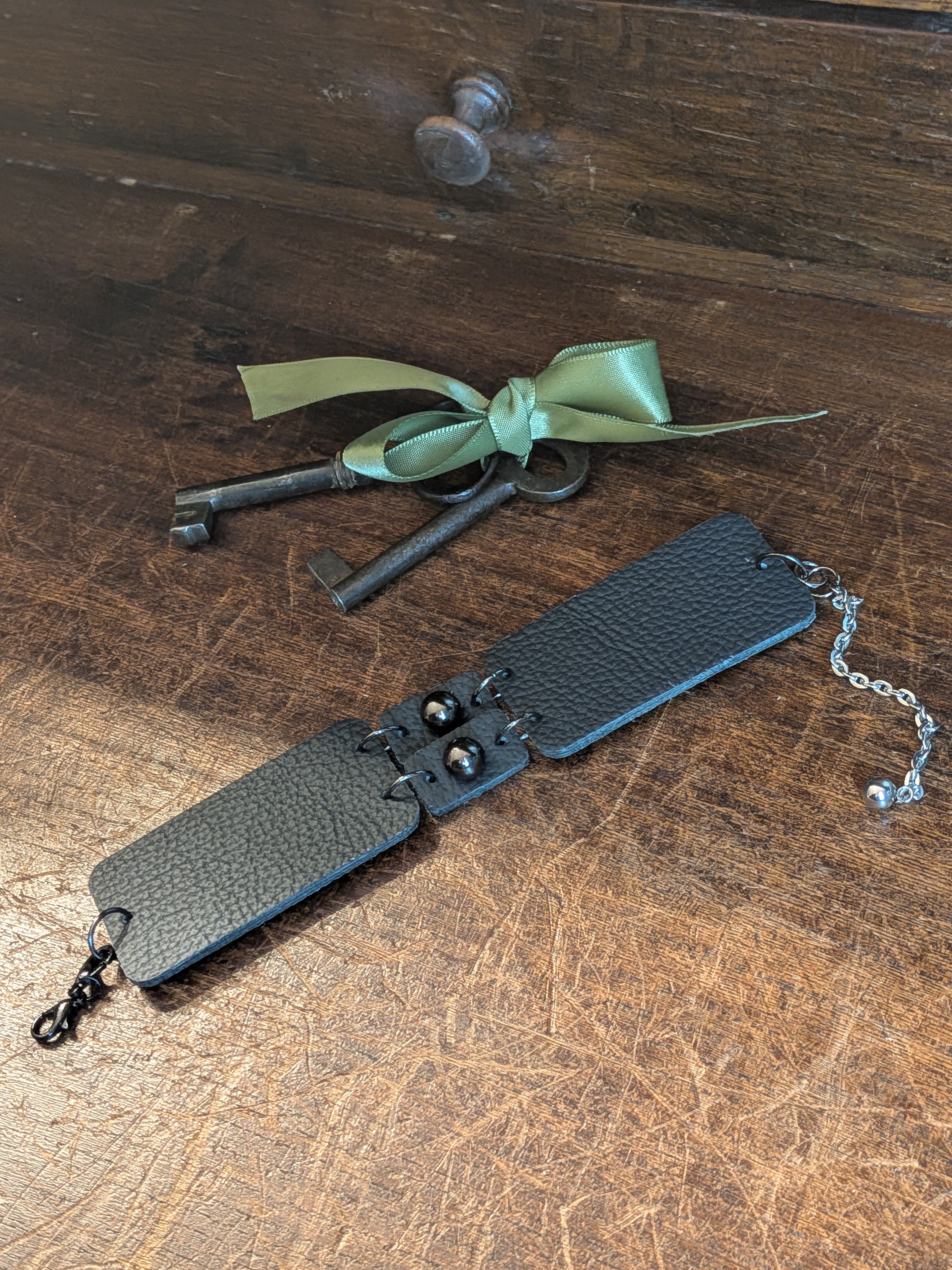 Night Shadow: Gunmetal Orb Bracelet