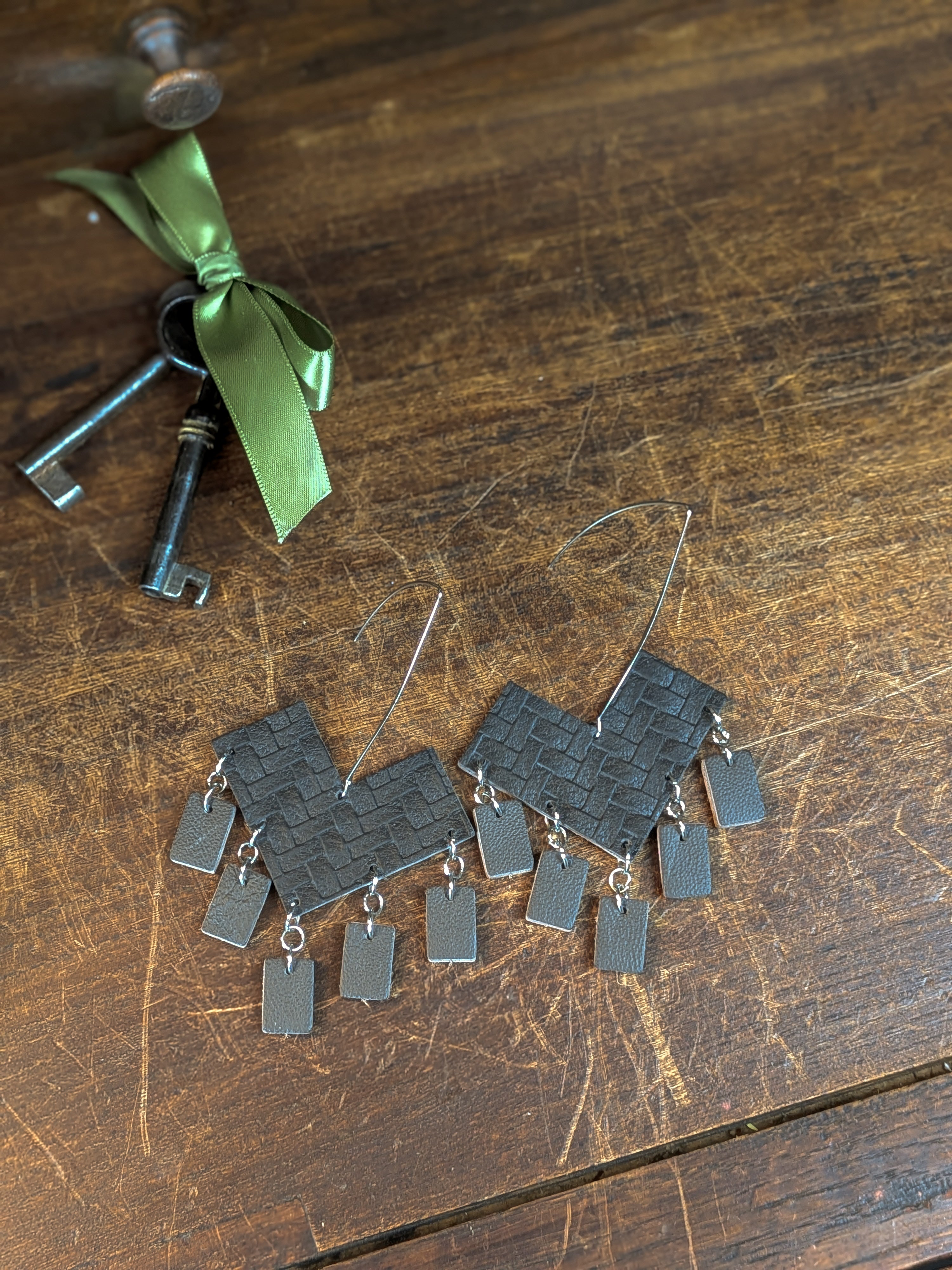 The Textured Pulse | Dark Brown Herringbone Leather Hooks