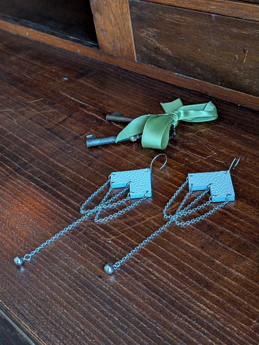 Ivory Arrowhead Kinetic Chain Earrings