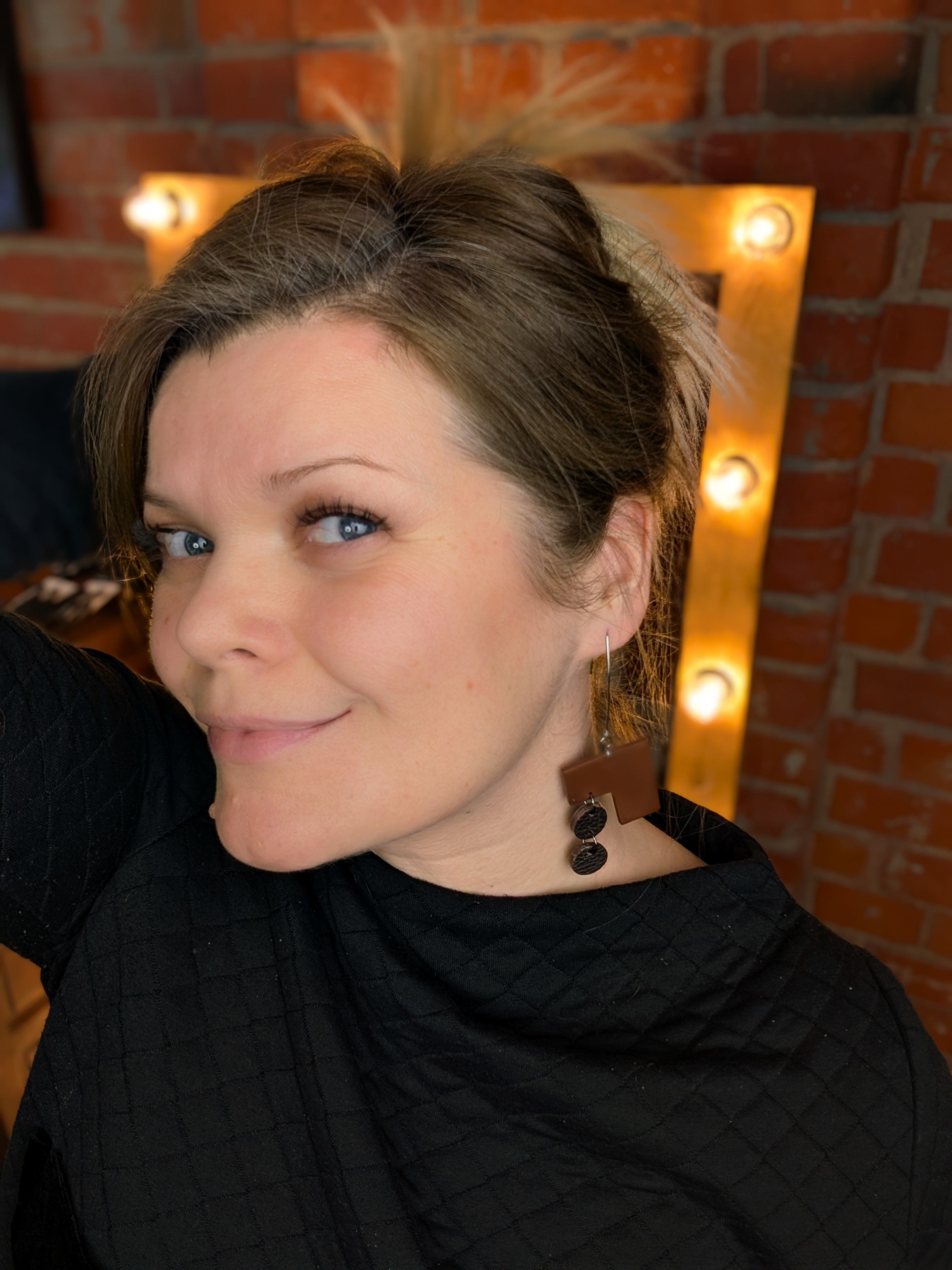 The Archer Muse | Asymmetric Cognac & Dark Chocolate Hooks