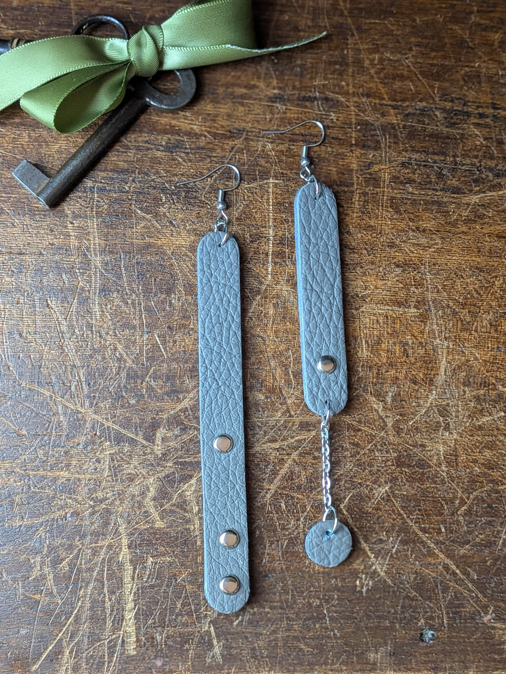Grey Chain Drop